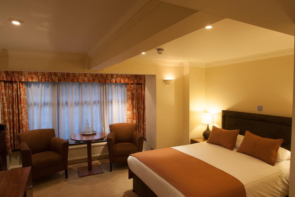 Stirrups Hotel Bracknell Zewnętrze zdjęcie